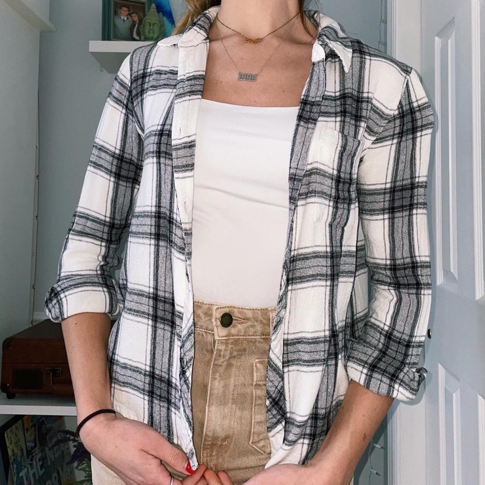 Brandi Melville flannel button down shirt 18 inch￼ pit to pit  (B4)